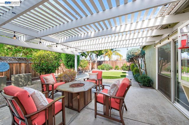 1237 Concord St, Pleasanton, CA 94566