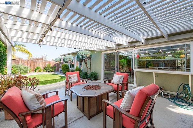 1237 Concord St, Pleasanton, CA 94566