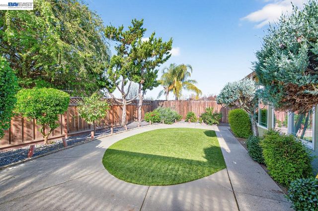 1237 Concord St, Pleasanton, CA 94566