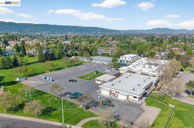 1237 Concord St, Pleasanton, CA 94566