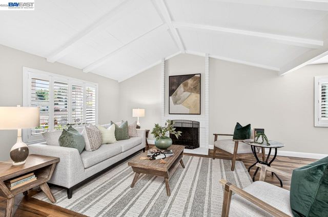 1237 Concord St, Pleasanton, CA 94566