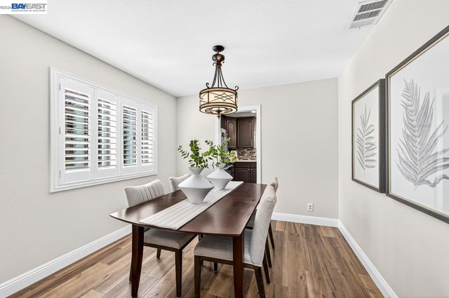 1237 Concord St, Pleasanton, CA 94566