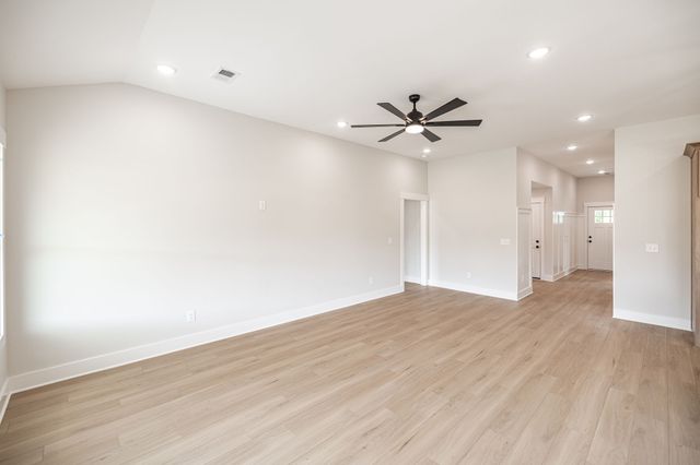 4180 Hereford Dr, Greenbrier, TN 37073