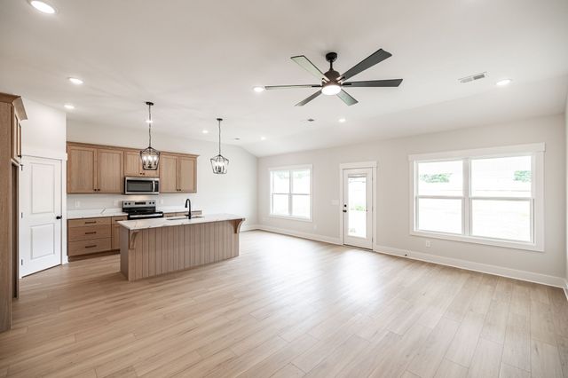 4180 Hereford Dr, Greenbrier, TN 37073