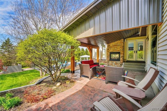 12 Fox Chapel Drive, Orchard Park, NY 14127