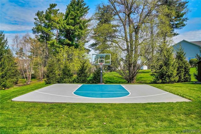 12 Fox Chapel Drive, Orchard Park, NY 14127