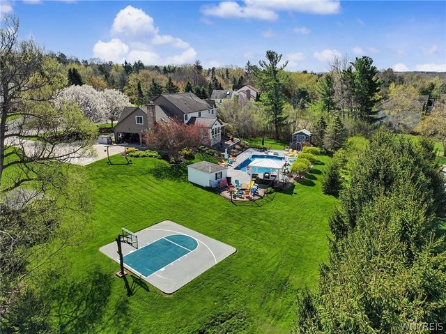 12 Fox Chapel Drive, Orchard Park, NY 14127