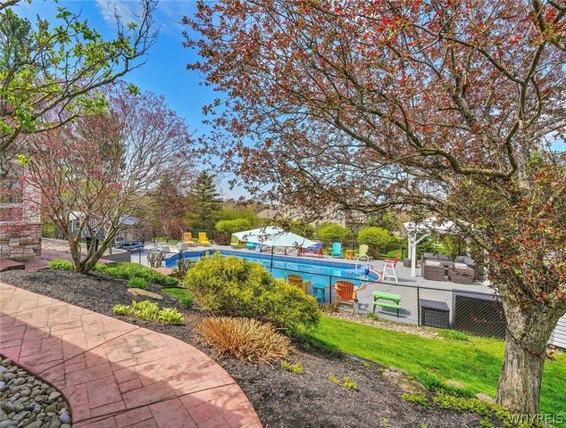 12 Fox Chapel Drive, Orchard Park, NY 14127