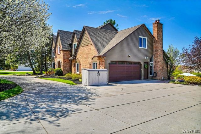 12 Fox Chapel Drive, Orchard Park, NY 14127