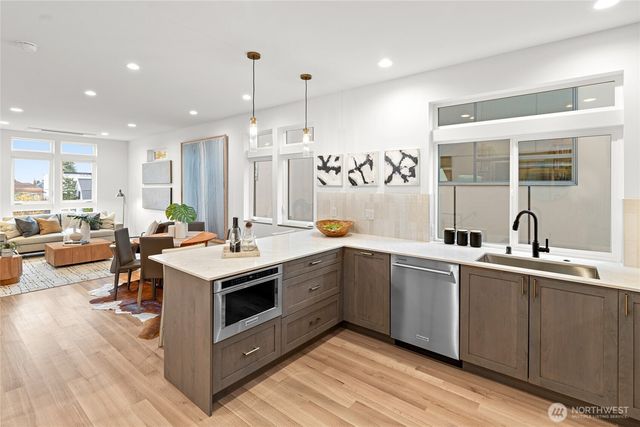 311 17th Avenue E, Seattle, WA 98112