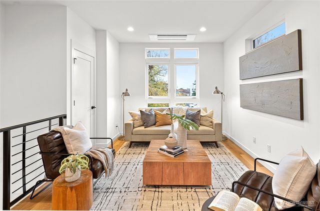 311 17th Avenue E, Seattle, WA 98112