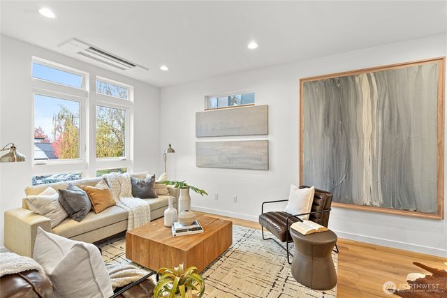 311 17th Avenue E, Seattle, WA 98112