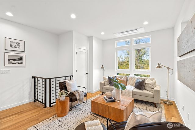 311 17th Avenue E, Seattle, WA 98112