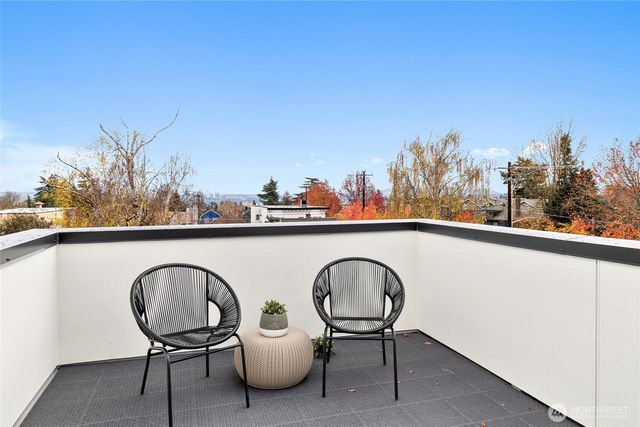 311 17th Avenue E, Seattle, WA 98112