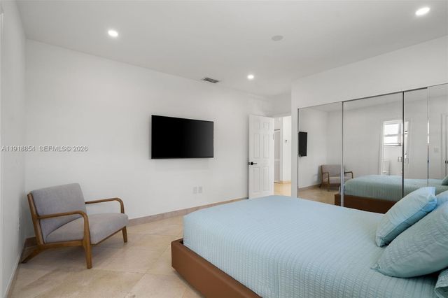 19140 N Bay Rd, Sunny Isles Beach, FL 33160