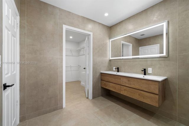 19140 N Bay Rd, Sunny Isles Beach, FL 33160