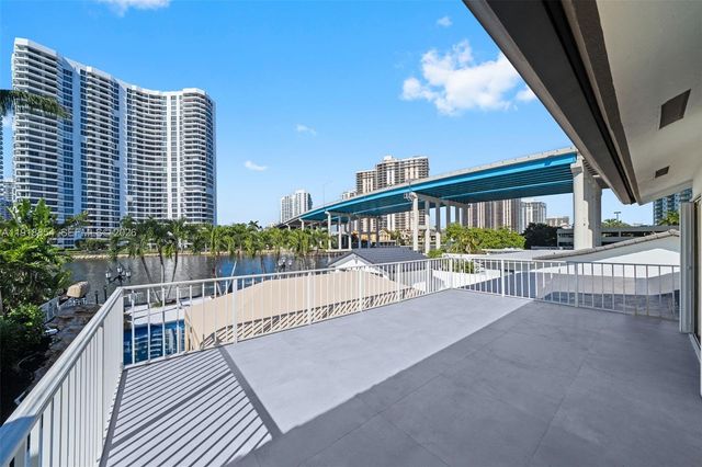 19140 N Bay Rd, Sunny Isles Beach, FL 33160