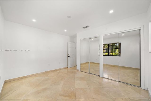 19140 N Bay Rd, Sunny Isles Beach, FL 33160