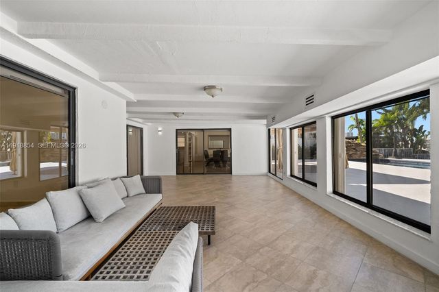 19140 N Bay Rd, Sunny Isles Beach, FL 33160