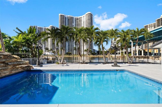 19140 N Bay Rd, Sunny Isles Beach, FL 33160