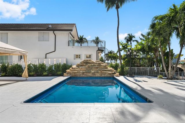 19140 N Bay Rd, Sunny Isles Beach, FL 33160