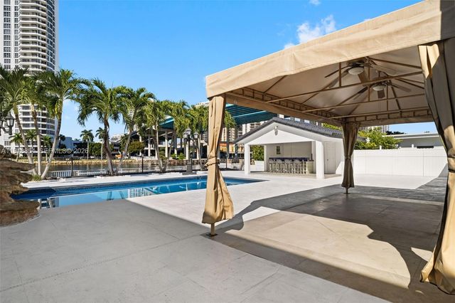 19140 N Bay Rd, Sunny Isles Beach, FL 33160