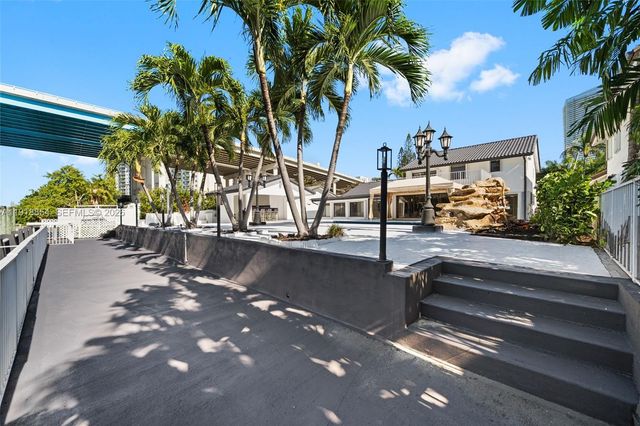 19140 N Bay Rd, Sunny Isles Beach, FL 33160