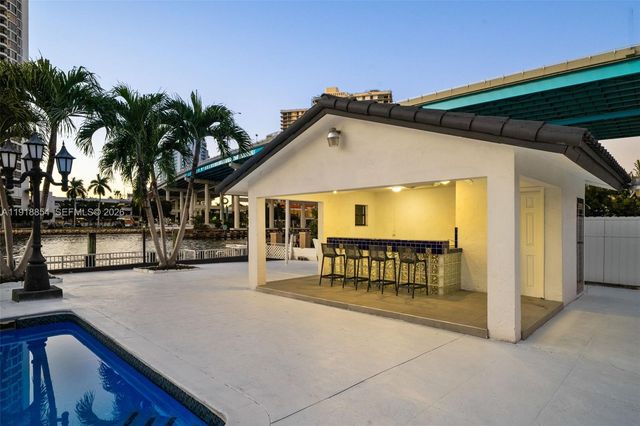 19140 N Bay Rd, Sunny Isles Beach, FL 33160