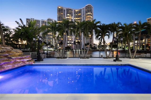 19140 N Bay Rd, Sunny Isles Beach, FL 33160
