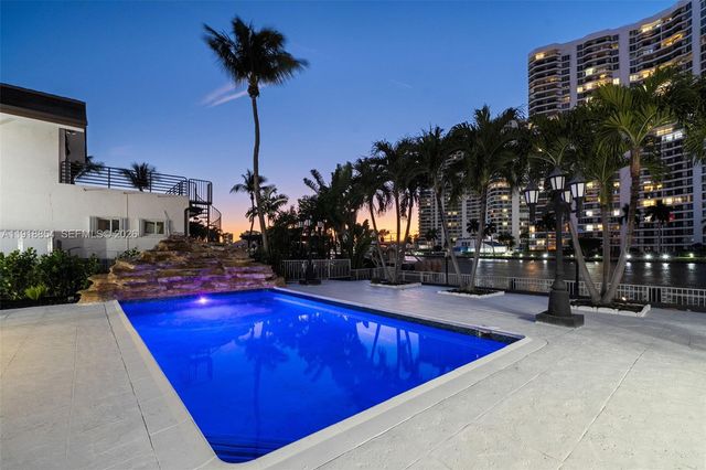19140 N Bay Rd, Sunny Isles Beach, FL 33160
