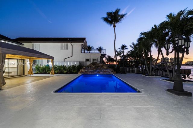 19140 N Bay Rd, Sunny Isles Beach, FL 33160