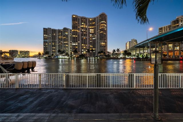 19140 N Bay Rd, Sunny Isles Beach, FL 33160