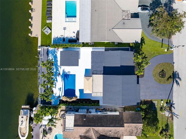 19140 N Bay Rd, Sunny Isles Beach, FL 33160