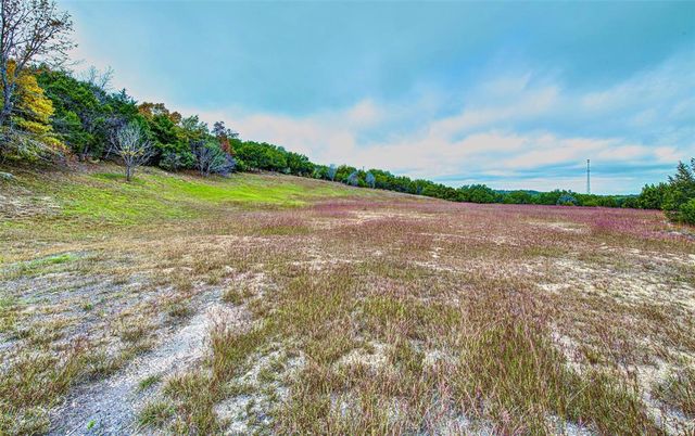 5016 BOB WIRE RD, Spicewood, TX 78669