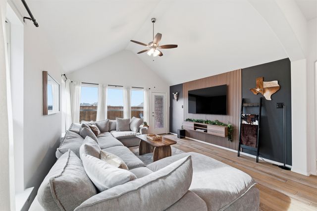 7737 Oakmeade Street, Joshua, TX 76058