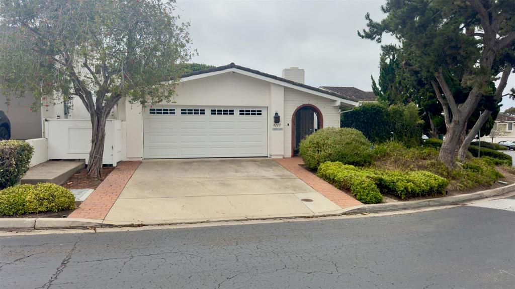 Image 1 of property listing at 8223 Caminito Locayo, La Jolla, CA 92037