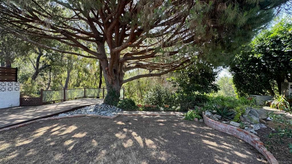 Image 16 of property listing at 8223 Caminito Locayo, La Jolla, CA 92037