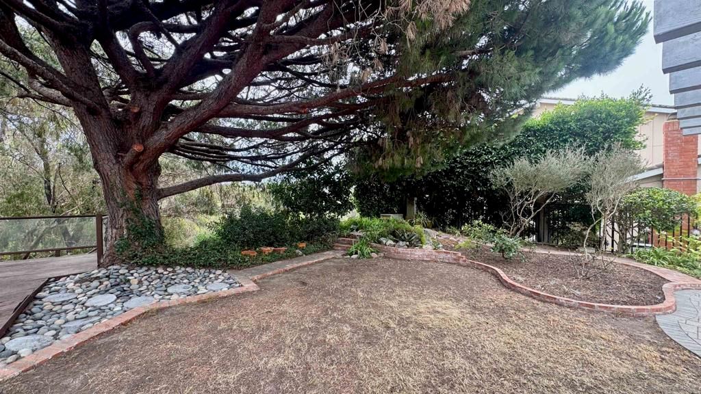 Image 20 of property listing at 8223 Caminito Locayo, La Jolla, CA 92037