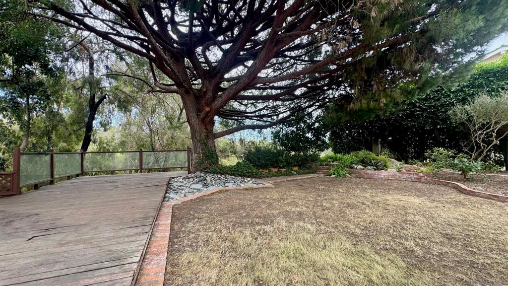Image 21 of property listing at 8223 Caminito Locayo, La Jolla, CA 92037