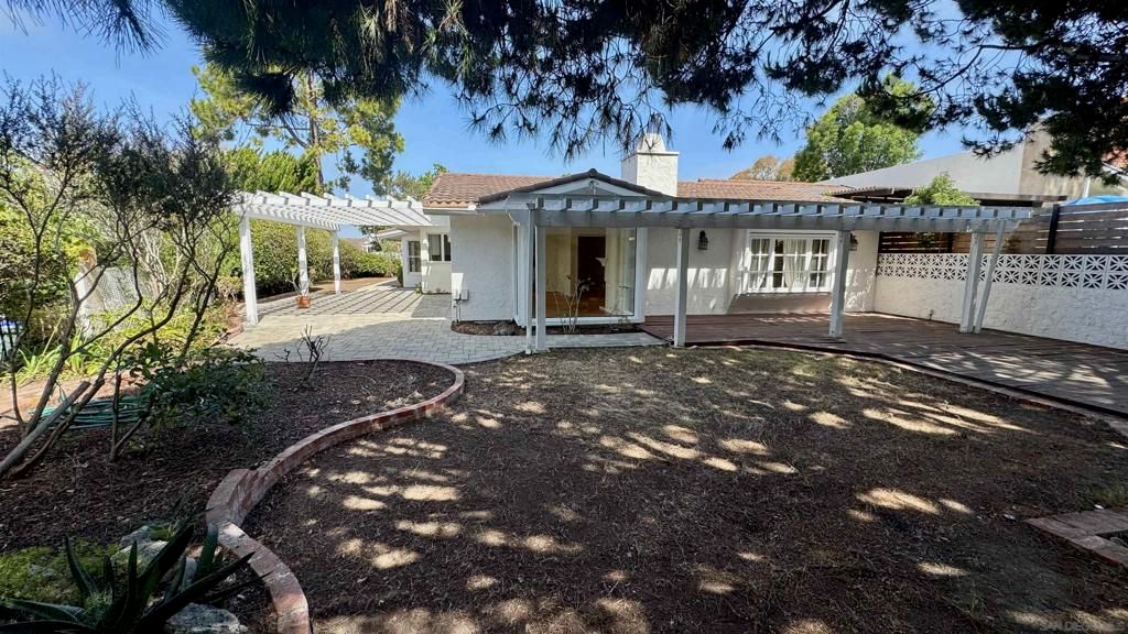 Image 22 of property listing at 8223 Caminito Locayo, La Jolla, CA 92037