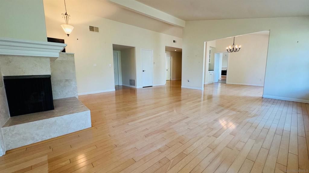 Image 5 of property listing at 8223 Caminito Locayo, La Jolla, CA 92037