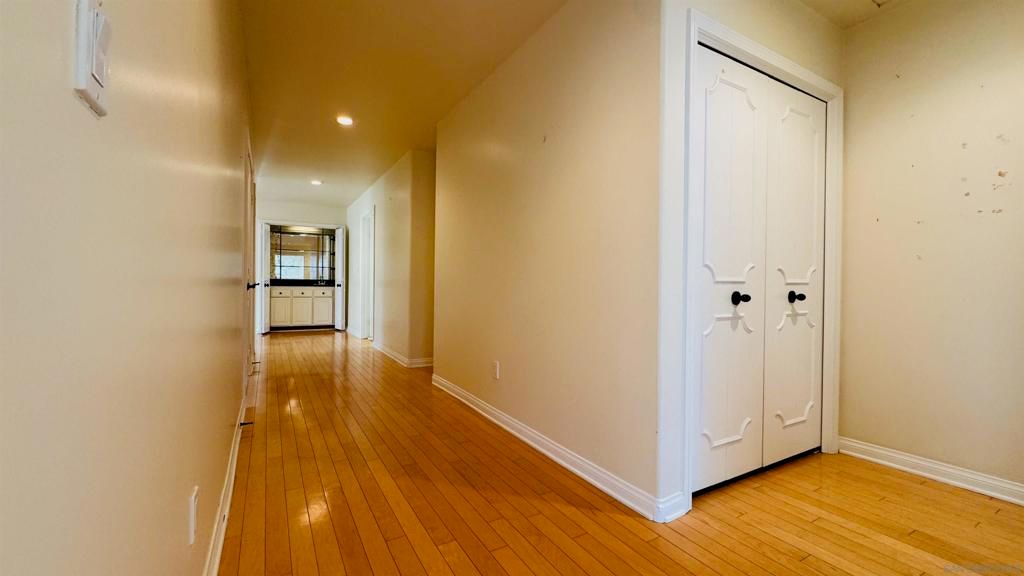 Image 7 of property listing at 8223 Caminito Locayo, La Jolla, CA 92037