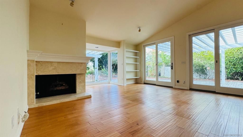 Image 8 of property listing at 8223 Caminito Locayo, La Jolla, CA 92037