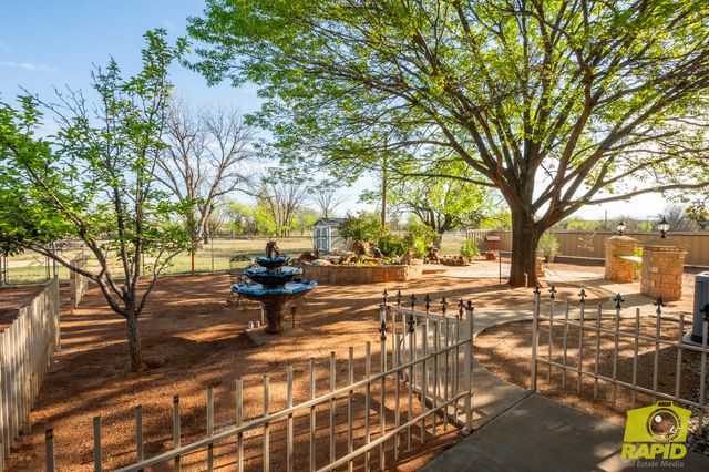 220 Mcdowell Street, Bronte, TX 76933