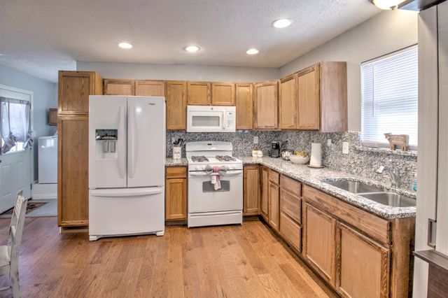 374 Hideaway Lane, Valley View, TX 76272