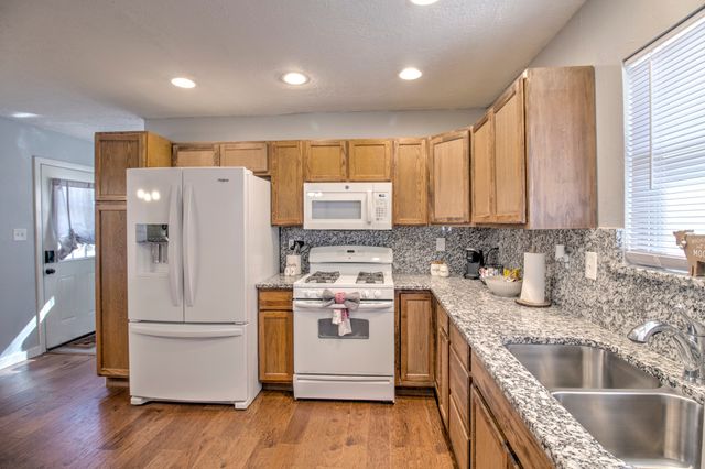 374 Hideaway Lane, Valley View, TX 76272