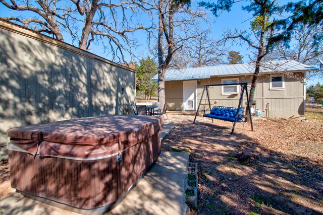 374 Hideaway Lane, Valley View, TX 76272