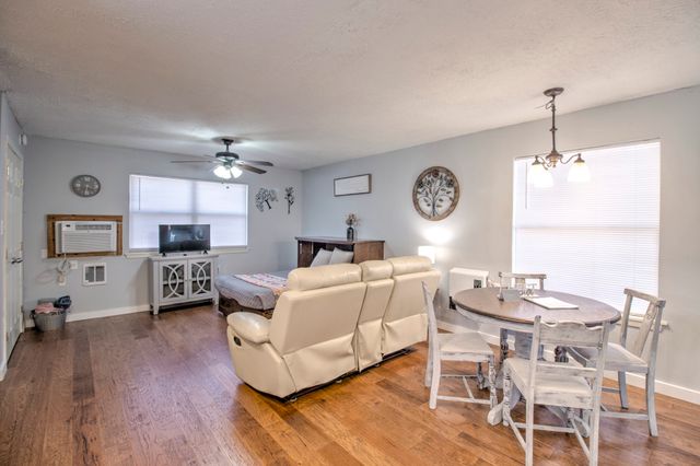 374 Hideaway Lane, Valley View, TX 76272