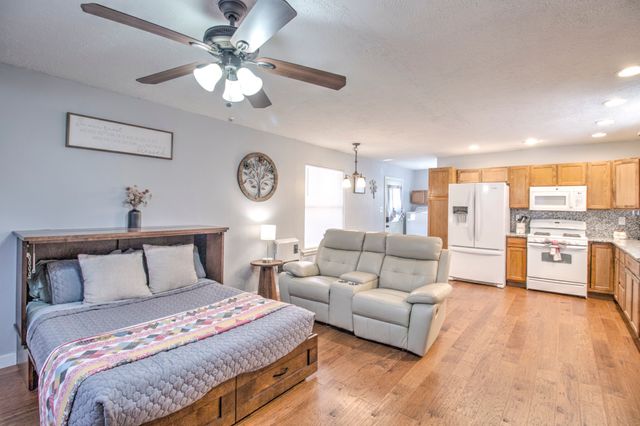 374 Hideaway Lane, Valley View, TX 76272