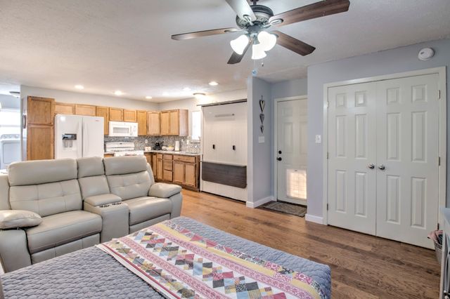 374 Hideaway Lane, Valley View, TX 76272